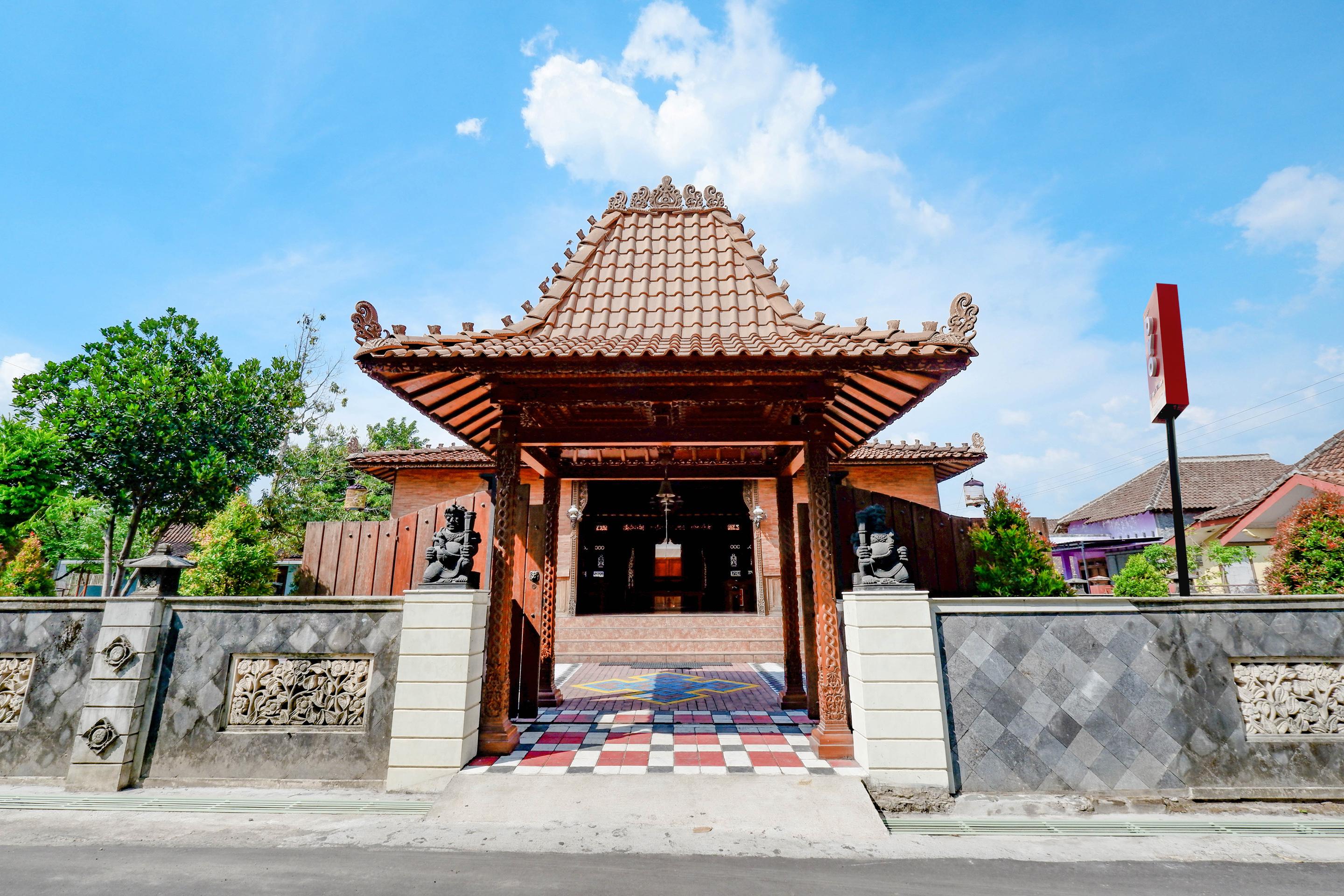 Oyo 2327 Pagsis Village Klaten Экстерьер фото