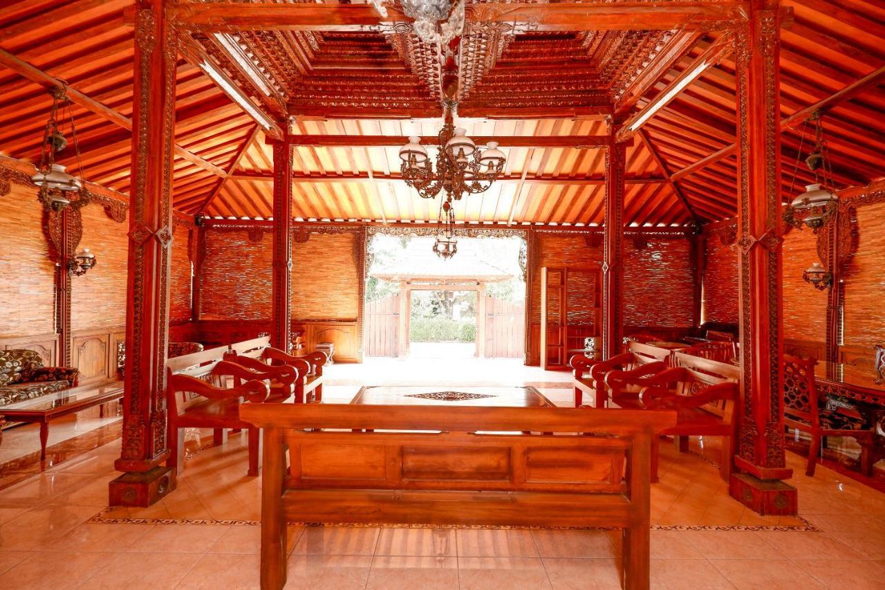 Oyo 2327 Pagsis Village Klaten Экстерьер фото