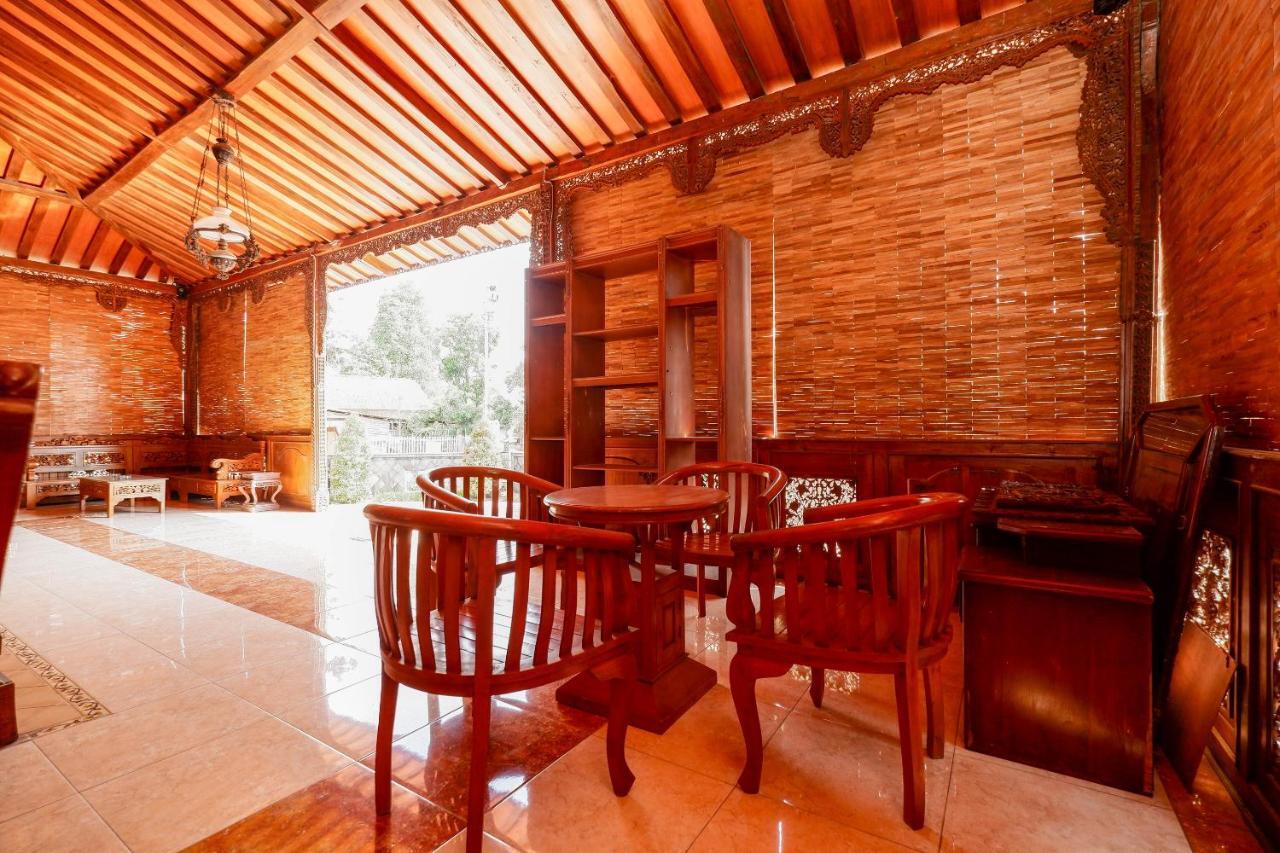 Oyo 2327 Pagsis Village Klaten Экстерьер фото